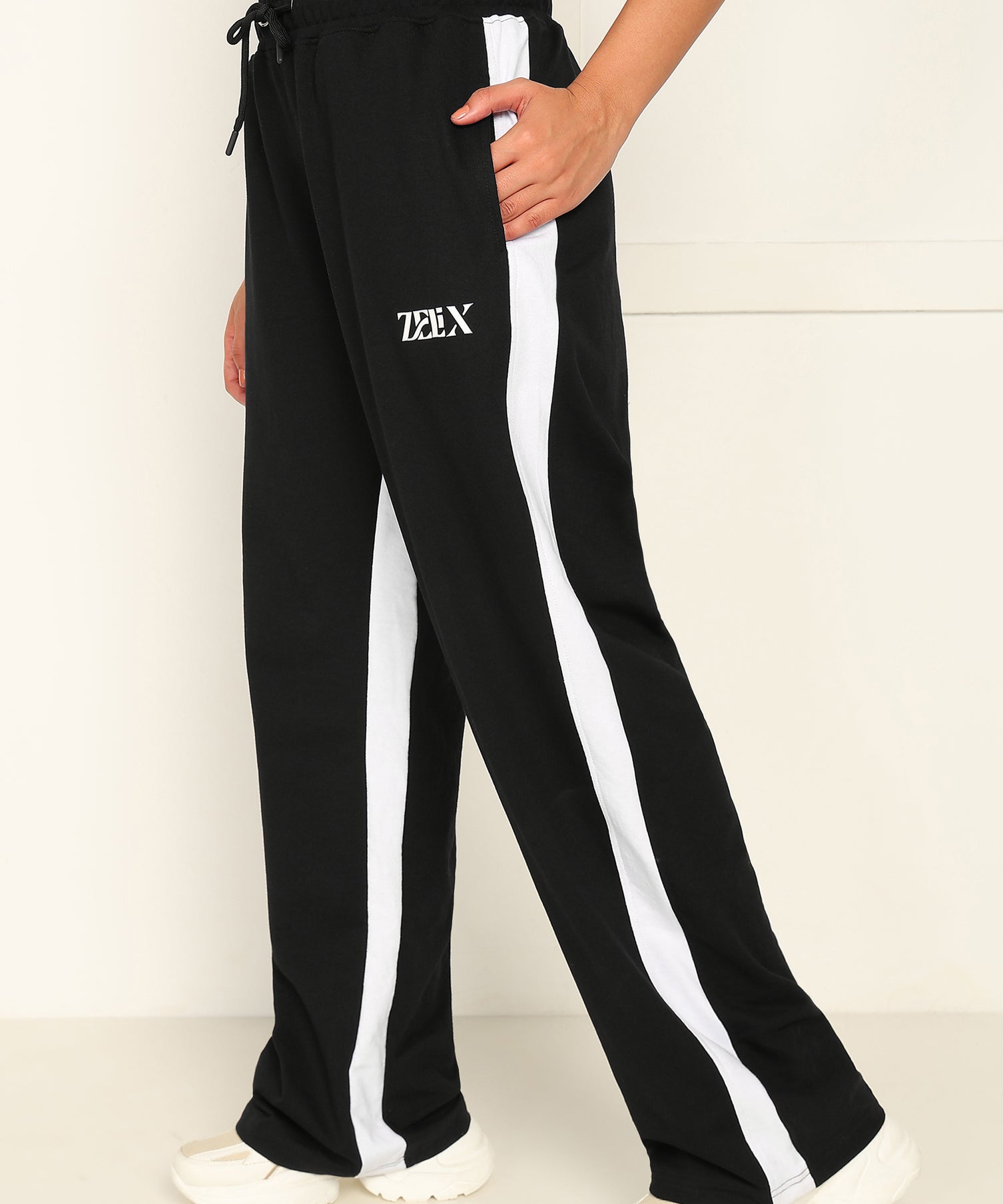 Women Static Baggy Jogger Black White
